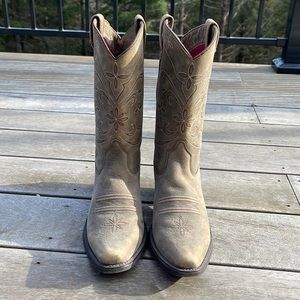 Woman’s Ariat boots